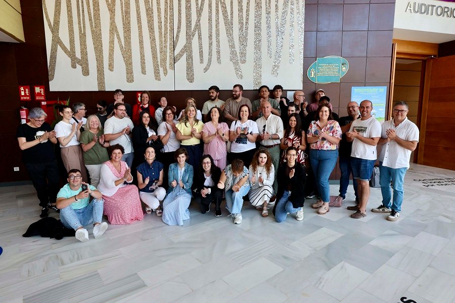 Foto de familia del Obradoiro de emprego CAMUVI