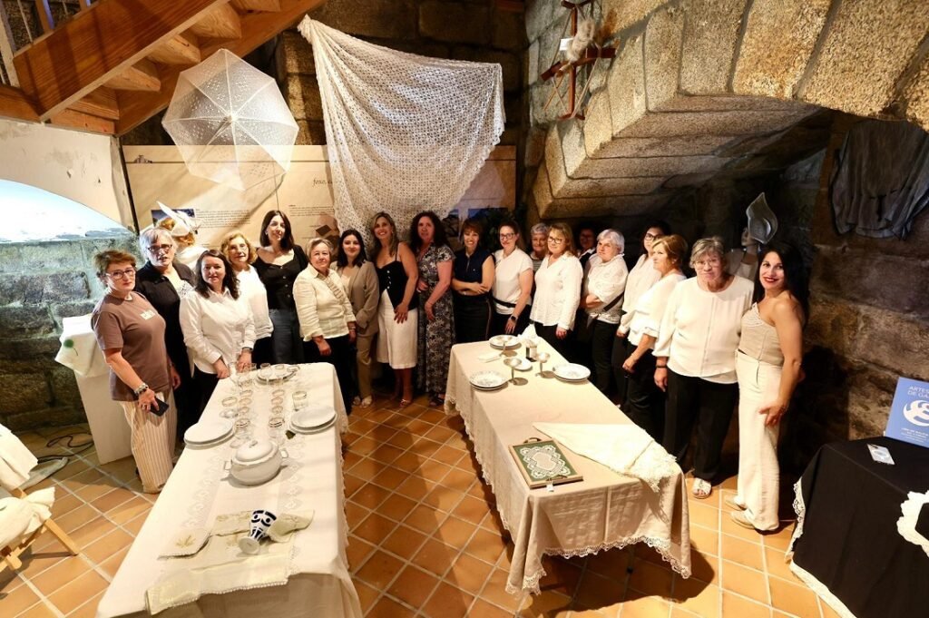 Imaxe da inauguración na Mostra de Artesanía en Vivo do Castelo de Vimianzo