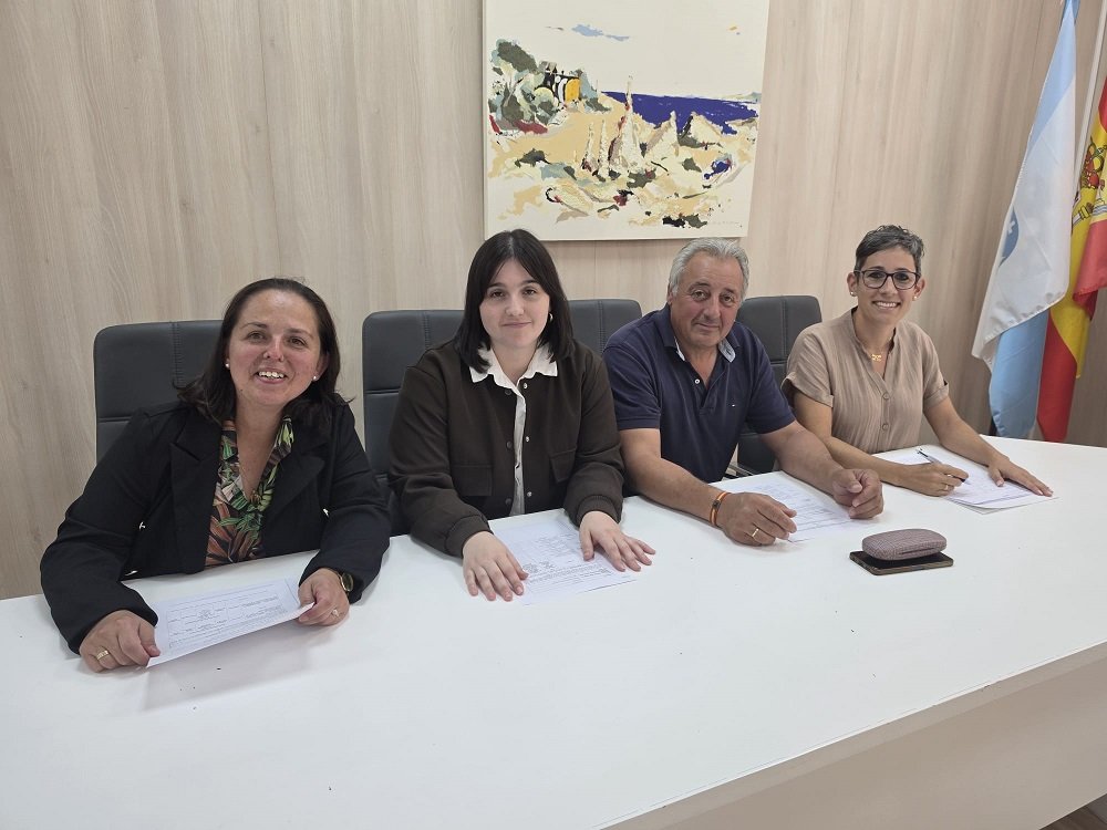 Romina Soneira e Yulisa López toman posesión como concelleiras en Camariñas